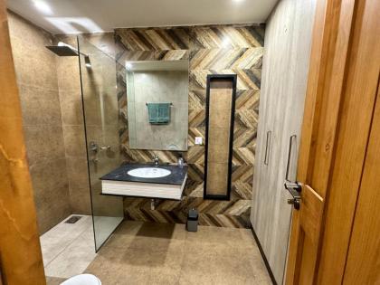 2 Bed Apartment near Gulberg - image 4