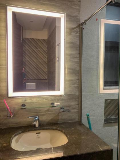 Modern 3 Bed Villa in DHA - image 14
