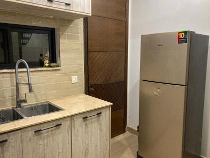 Modern 3 Bed Villa in DHA - image 22