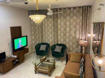 Modern 3 Bed Villa in DHA - image 25