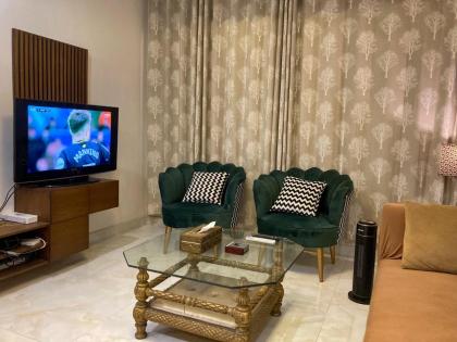 Modern 3 Bed Villa in DHA - image 3