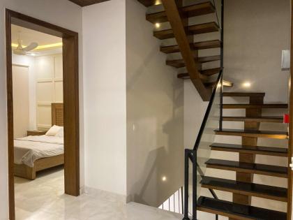 Modern 3 Bed Villa in DHA - image 30