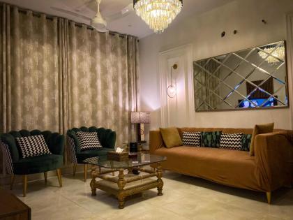 Modern 3 Bed Villa in DHA - image 4