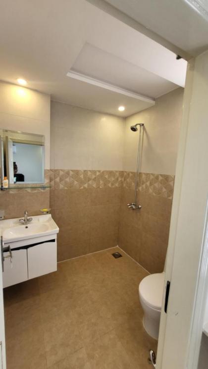 C Suites - image 19