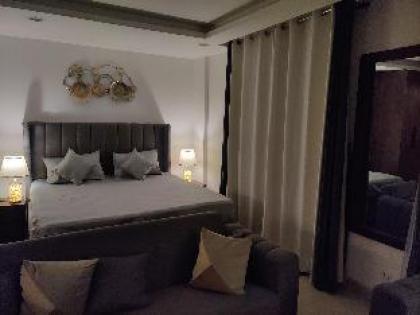 Uptown Studio Residence - image 10