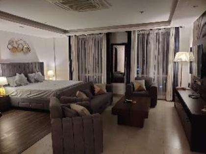 Uptown Studio Residence - image 8