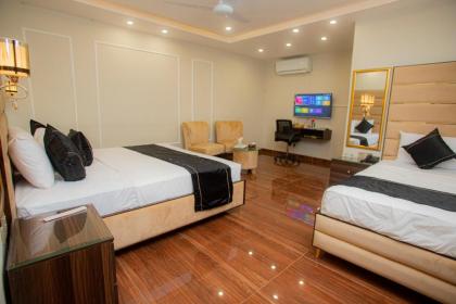 Hotel white season Gulberg - image 10