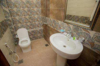 Hotel white season Gulberg - image 13