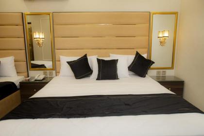 Hotel white season Gulberg - image 2