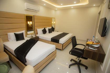 Hotel white season Gulberg - image 3
