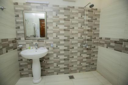 Hotel white season Gulberg - image 6