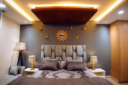 Luxury apartment in Gold Crest Mall 1 bed Lahore