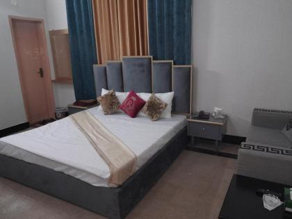 Hotel Grand Rose - image 2