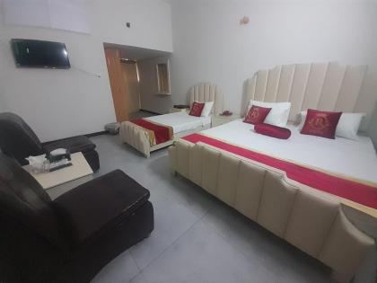 Hotel Grand Rose - image 9