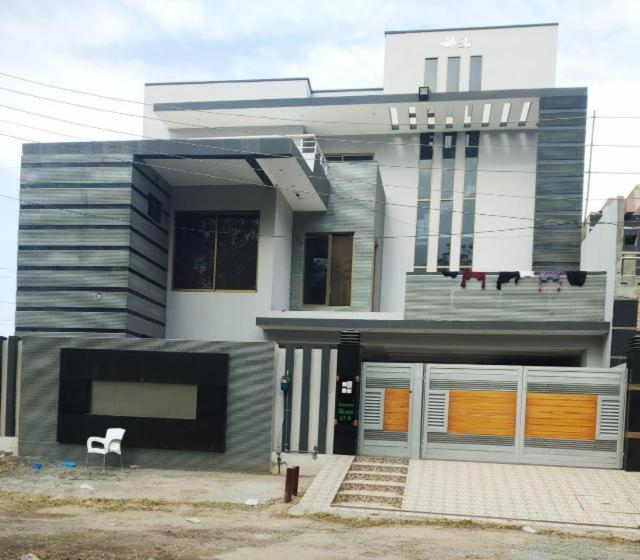 Continental Girls Hostel UCP - main image