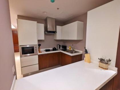 Elegant Single-Bed Suite - image 12