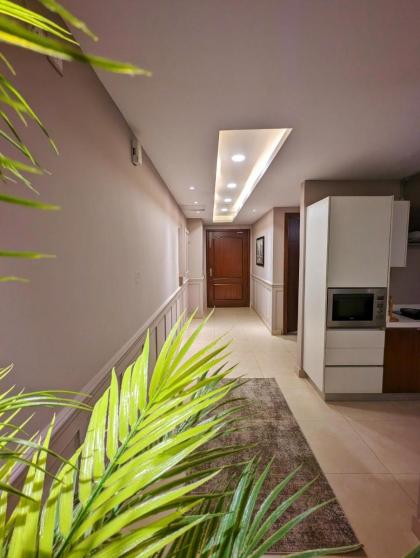 Elegant Single-Bed Suite - image 16