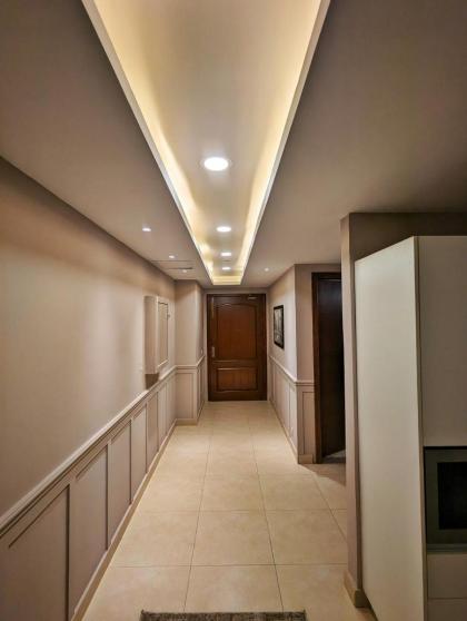 Elegant Single-Bed Suite - image 18