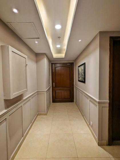 Elegant Single-Bed Suite - image 19