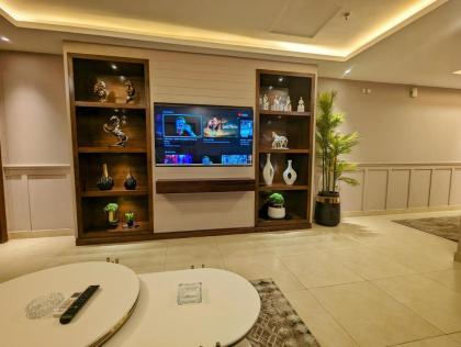 Elegant Single-Bed Suite - image 7