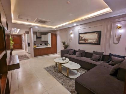 Elegant Single-Bed Suite - image 9