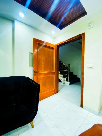 Luxury Apartment in Bahria Town Lahore - image 23