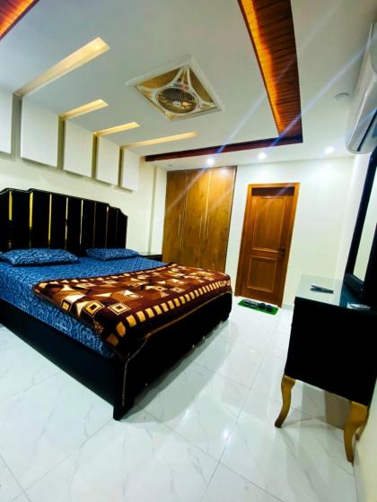 Luxury Apartment in Bahria Town Lahore - image 24