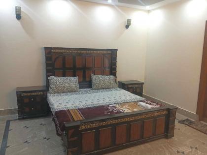 Deluxe Spacious Bedroom in 5 Star Guest House