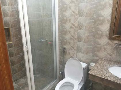 Deluxe Spacious Bedroom in 5 Star Guest House - image 5