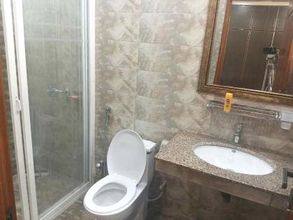 Deluxe Spacious Bedroom in 5 Star Guest House - image 6