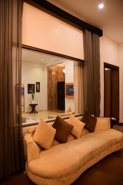 Swan Suites - image 14