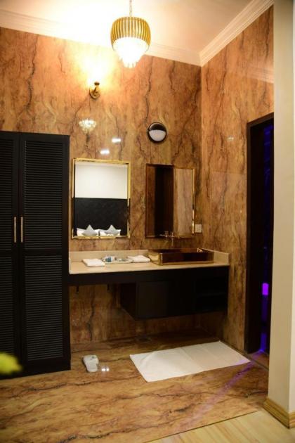 Swan Suites - image 19