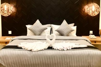Swan Suites - image 2