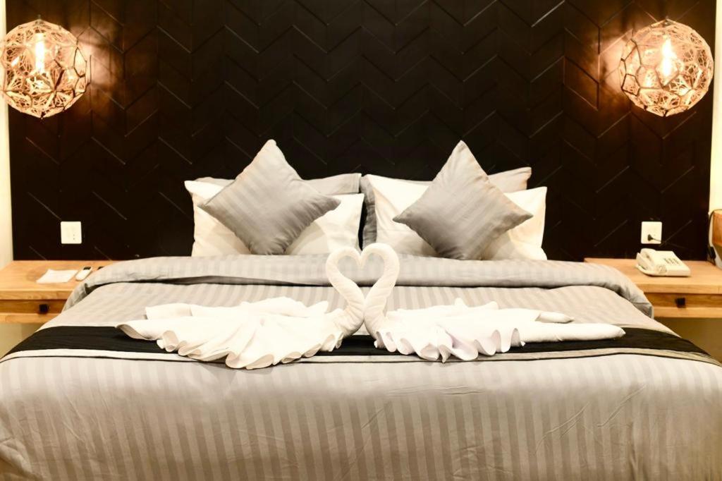 Swan Suites - image 2