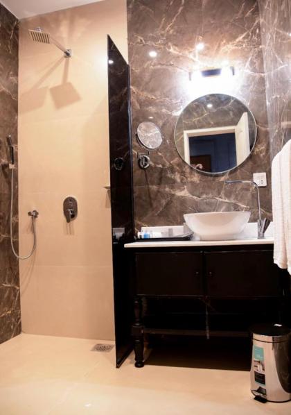 Swan Suites - image 26