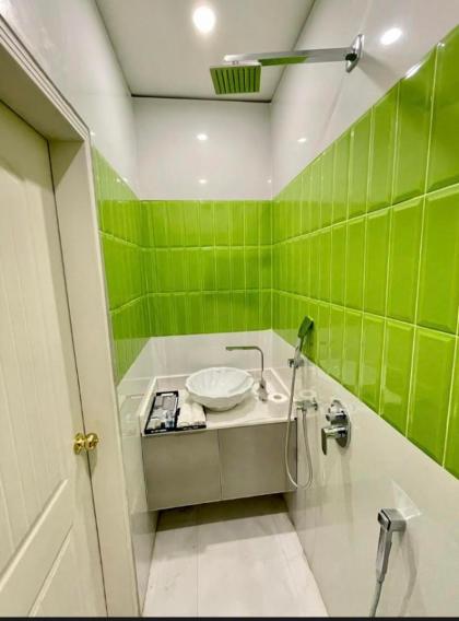 Swan Suites - image 28
