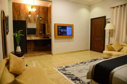 Swan Suites - image 5