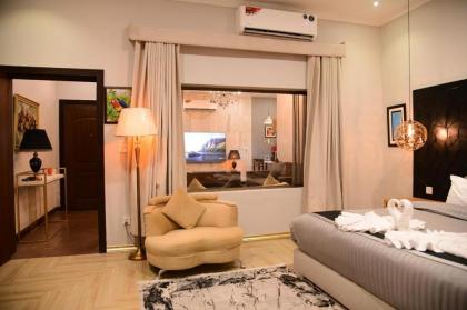 Swan Suites - image 6