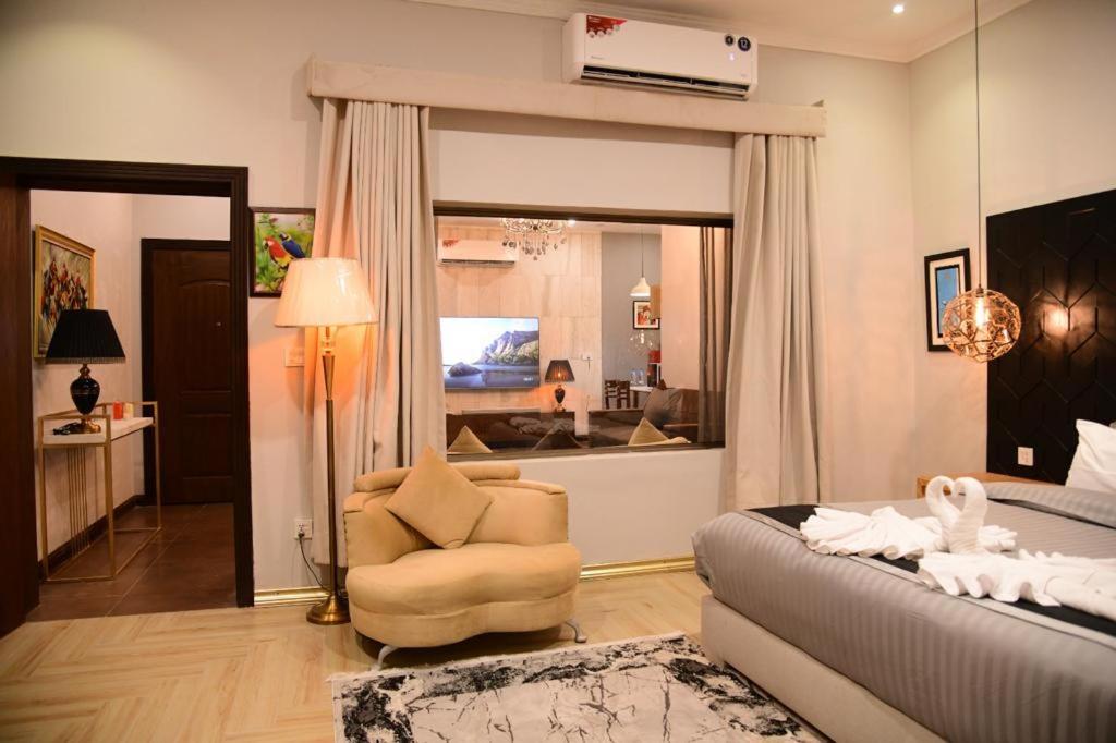 Swan Suites - image 6