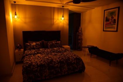 Chic Noir 1 Bedroom Apartment Gulberg - image 27