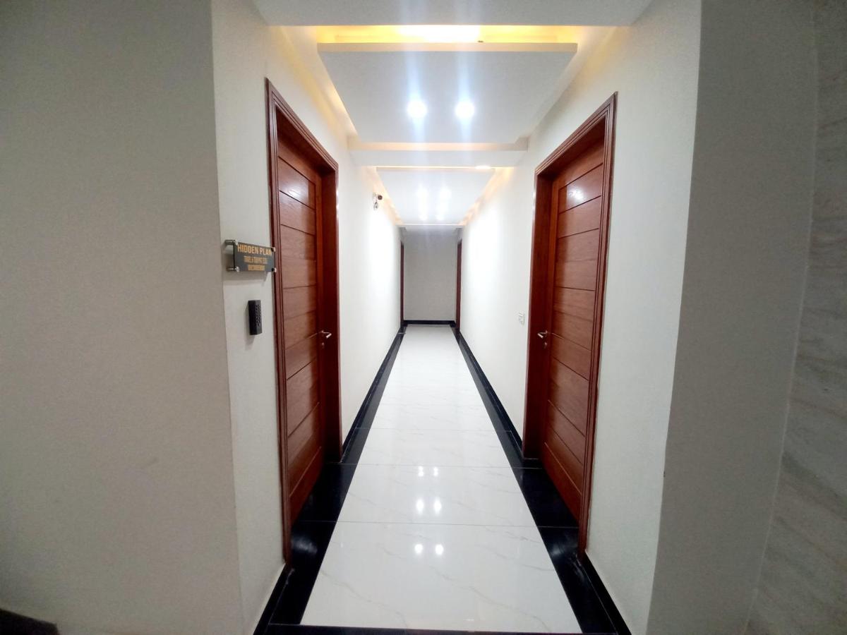 Luxury 1 BR Apartment In Bahria Town Lahore Pakistan With Fast WiFi and Free Parking - image 7
