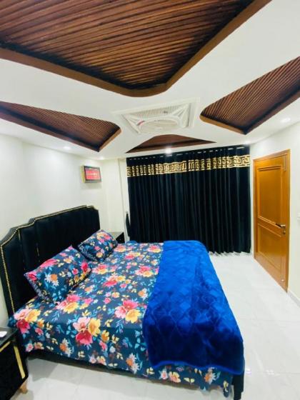 Luxury Apartment Lahore Free Wi-Fi LED Parking - image 11