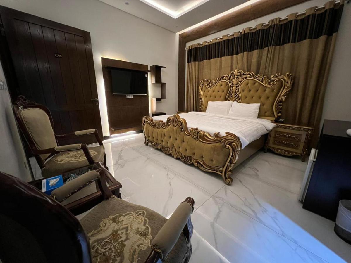 Palm tree Hotel - main image