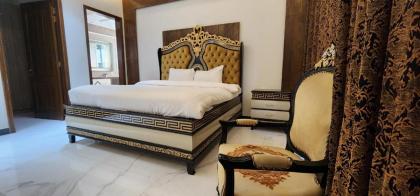 Palm tree Hotel - image 2