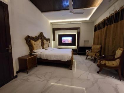 Palm tree Hotel - image 3