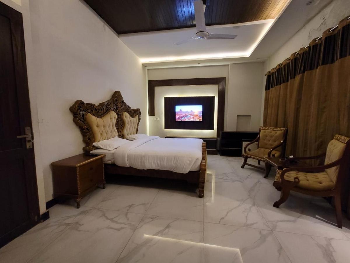 Palm tree Hotel - image 3