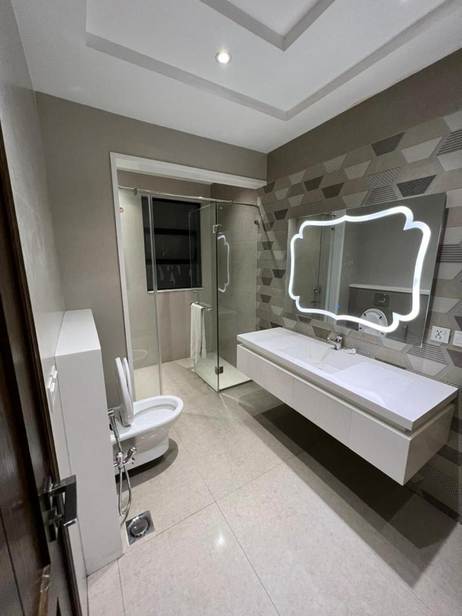 Palm tree Hotel - image 7