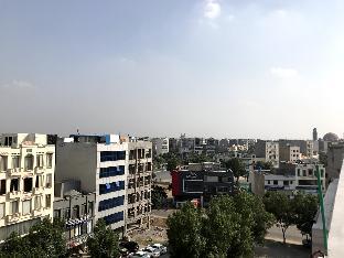 Spacious Furnished Apartment in Bahria Town Lahore - main image