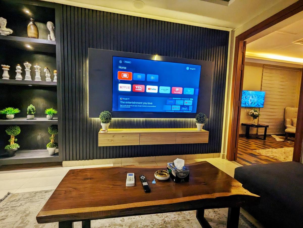 Goldcrest Mall One-bed Penthouse - main image