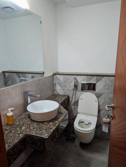 Goldcrest Mall One-bed Penthouse - image 20